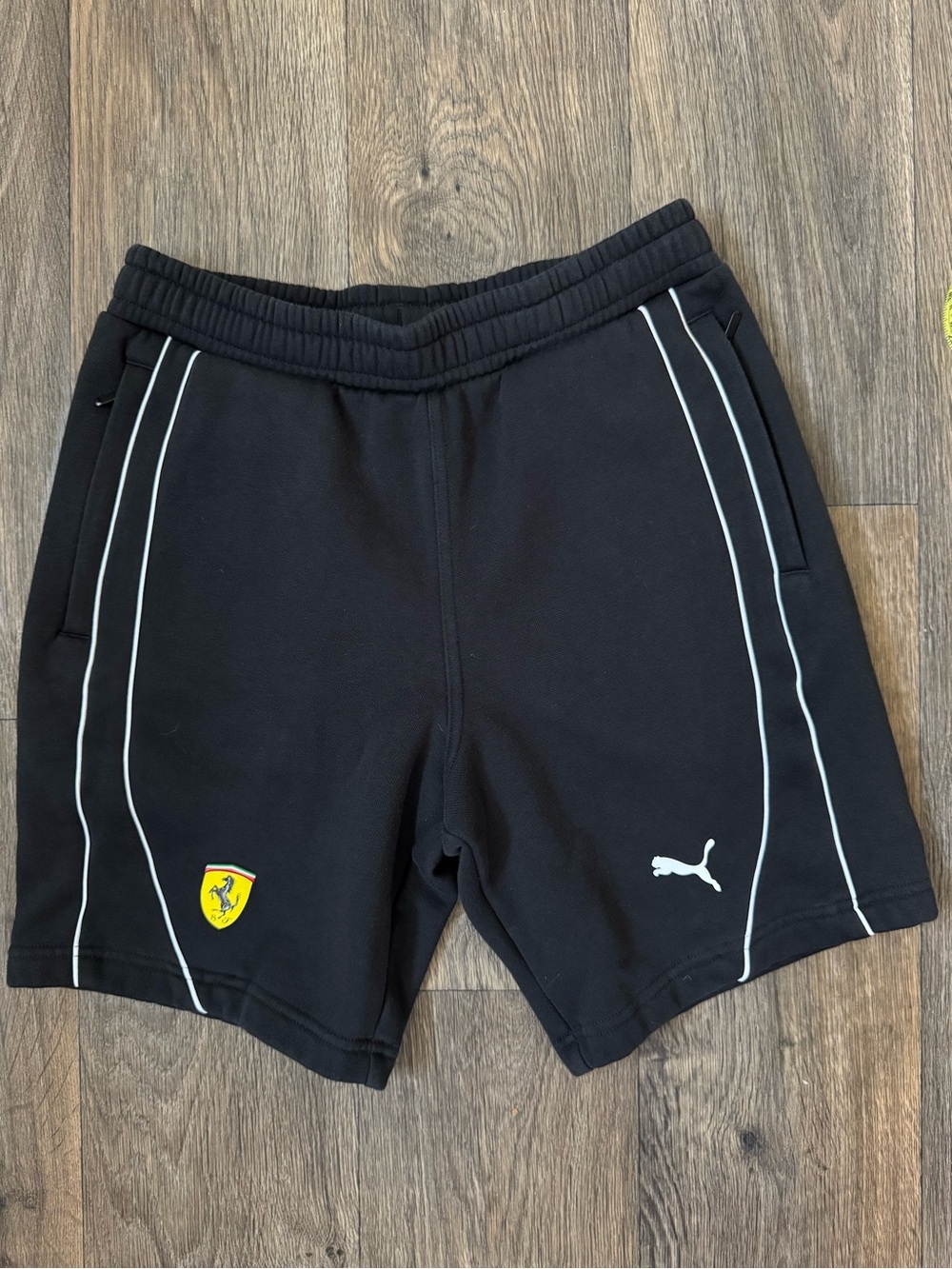 PUMA Scuderia Ferrari Men's Black Athletic Shorts Size S Drawstring Zip Pockets